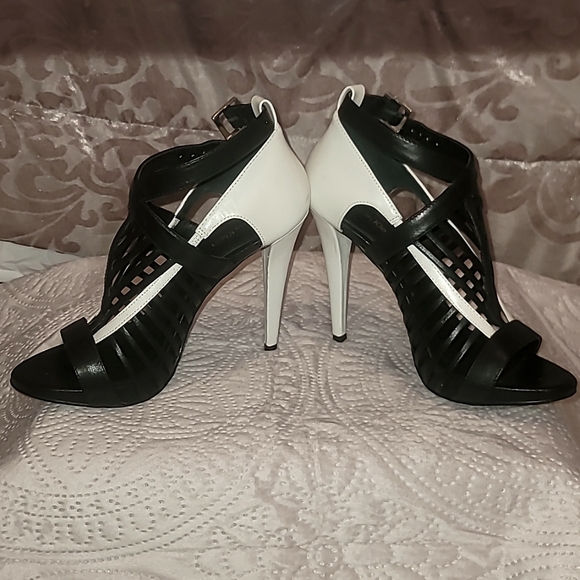 Calvin Klein Heels size 7 - Picture 3 of 6